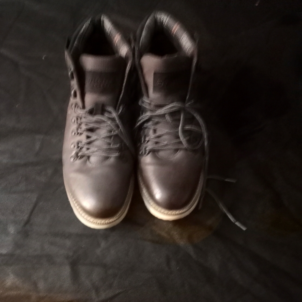 Very nice boots. Magellan Outdoors. Brown size 9D.